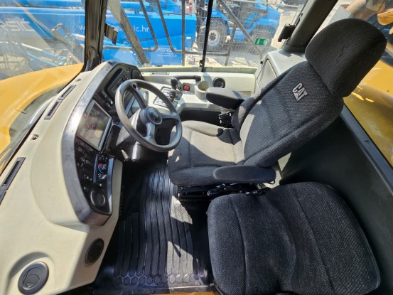 CATERPILLAR 730C [9]